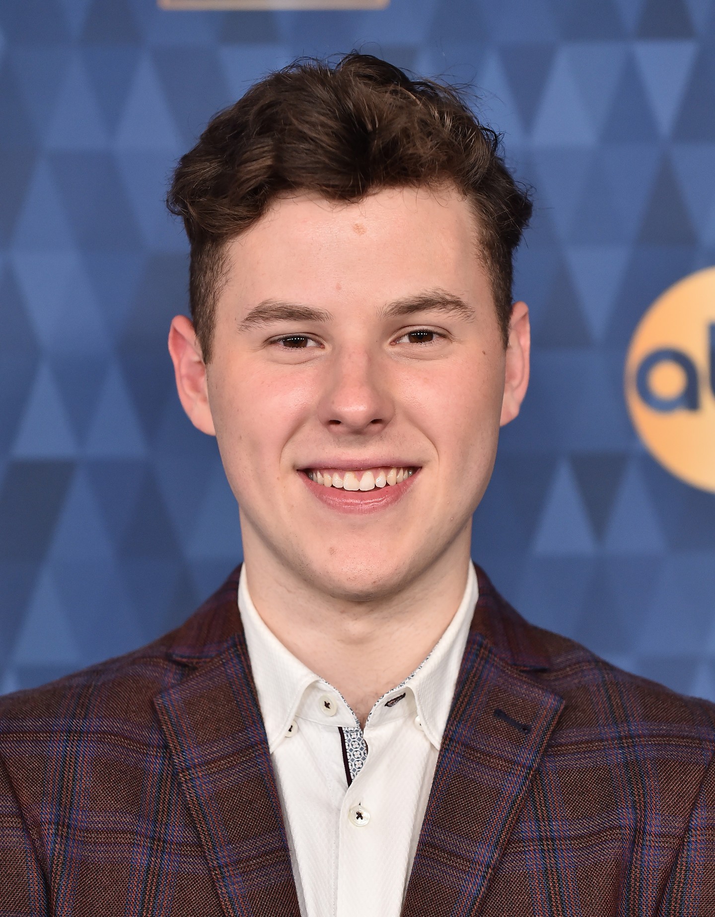 Nolan Gould 2020-ban a ABC Winter TCA Party vörös szőnyegén