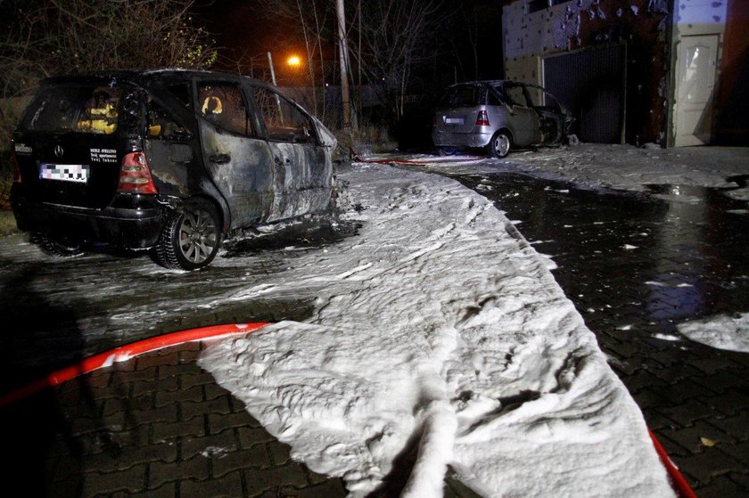 Nocny pożar samochodów w Opolu