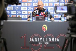 Kłopoty Stolarczyka. Jagiellonia w Łodzi bez Romanczuka i Imaza