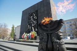 W samo południe zawyły syreny alarmowe upamiętniające 77. rocznicę powstania w getcie warszawskim