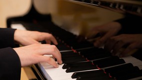 ORLEN otwiera Strefy Melomana. Muzyka Chopina zabrzmi w siedmiu miastach w Polsce [materiał partnera]