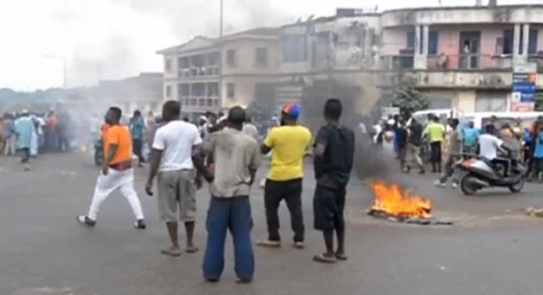 Zongo youth clash with Police in Kumasi over armed 'robbers'