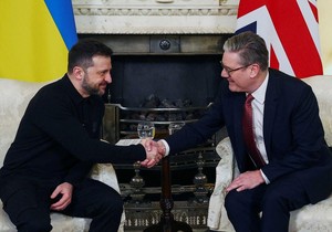 Ukrajinski predsednik Vladimir Zelenski i britanski premijer Kir Starmer tokom sastanka 1. marta u Londonu | Foto: Reuters