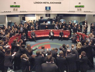 Londyńska giełda metali na krótko wznowiła, ale potem znów zawiesiła w środę handel niklem