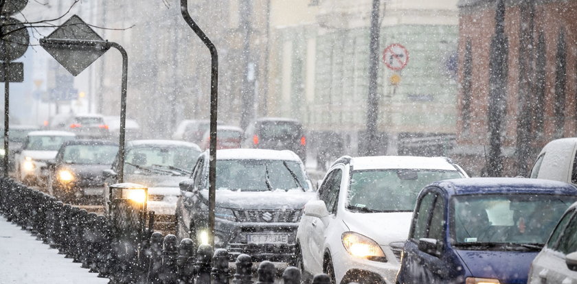 Nowa prognoza na Boże Narodzenie. 120 km/h i "zimowy epizod"