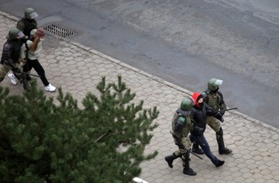 Ponad 800 zatrzymanych na akcjach protestu na Białorusi. Wśród nich są też dziennikarze
