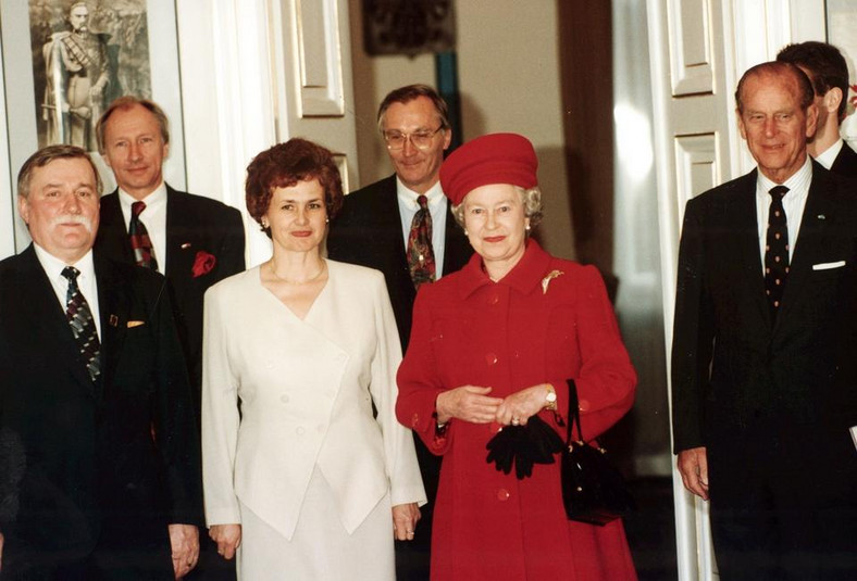 Danuta i Lech Wałęsowie wraz z królową Elżbietą II i księciem Filipem podczas ich wizyty w Polsce, 1996 rok