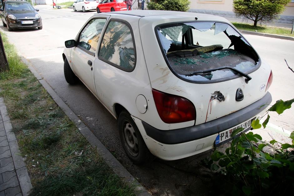 Automobil oštećen u pucnjavi