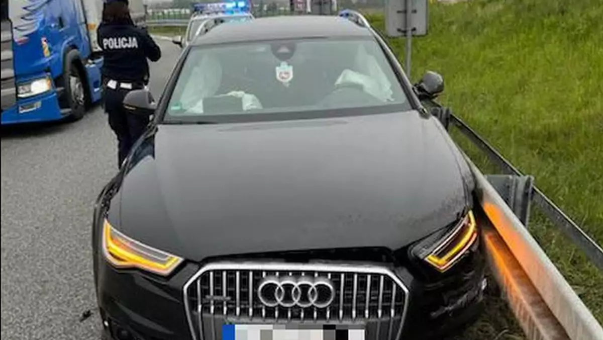 Porzucone Audi blokowało zjazd z autostrady A4