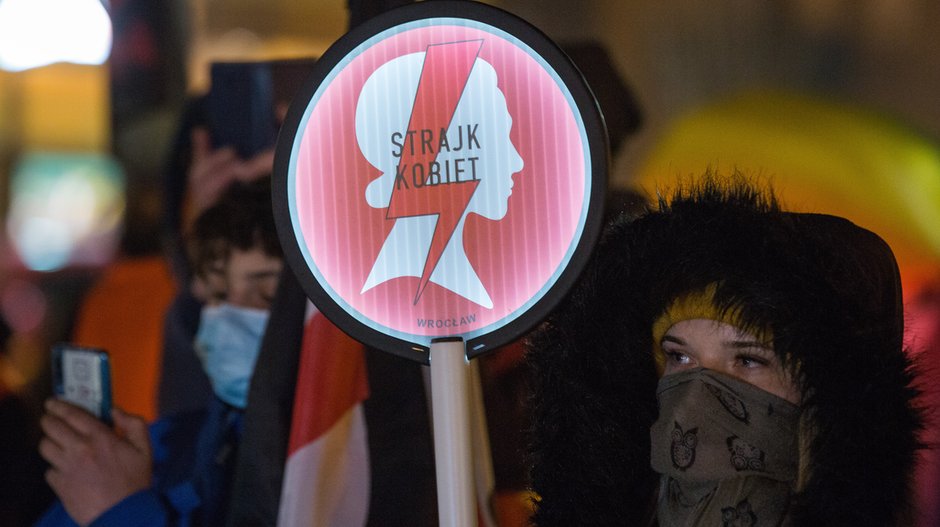 Demonstracja po decyzji Trybunału Konstytucyjnego o ograniczeniu prawa do aborcji. Lwówek Śląski, 1 grudnia 2020 r. 