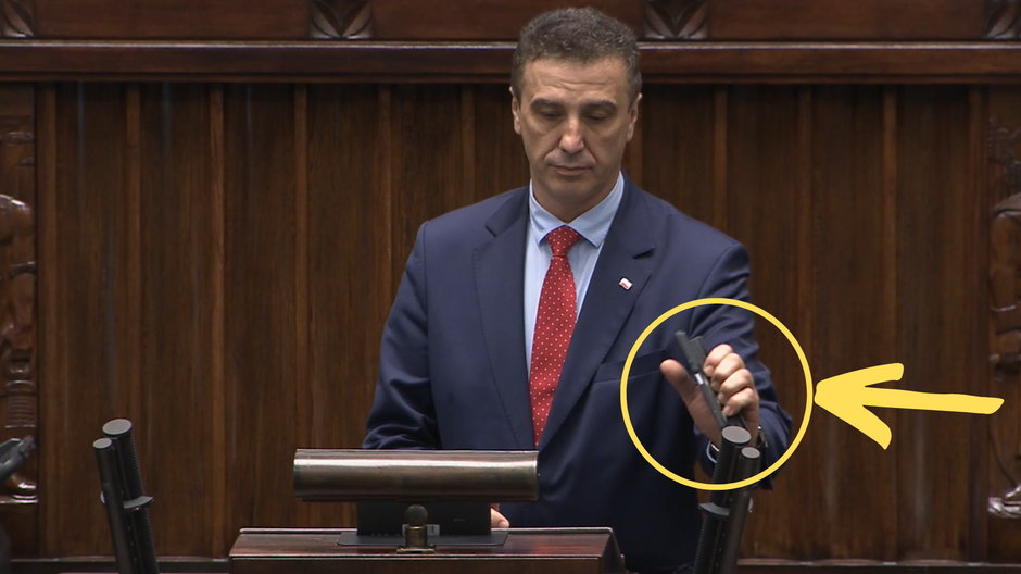 Jarosław Sachajko puścił nagranie z telefonu podczas wystąpienia na mównicy w Sejmie