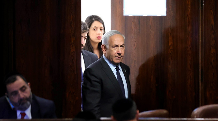 Benjamin Netanjahu bejelentette, hogy hajlandó kompromisszumot kötni / Fotó: EPA/ABIR SULTAN