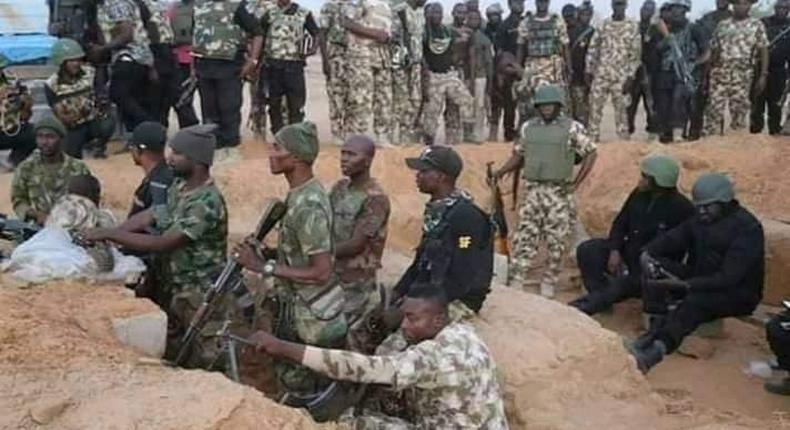 Undated photo of Nigerian soldiers in the trenches in the war against insurgents (Twitter: @OloriBella)