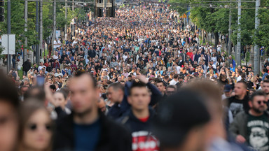 Największe demonstracje w Serbii od dekad. Dziesiątki tysięcy ludzi protestują przeciwko przemocy