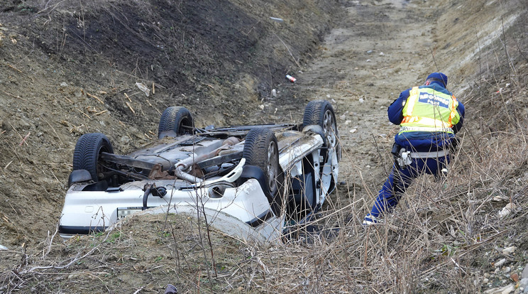  Árokba hajtott egy autó Szolnoknál, ketten meghaltak / Fotó: MTI Donka Ferenc
