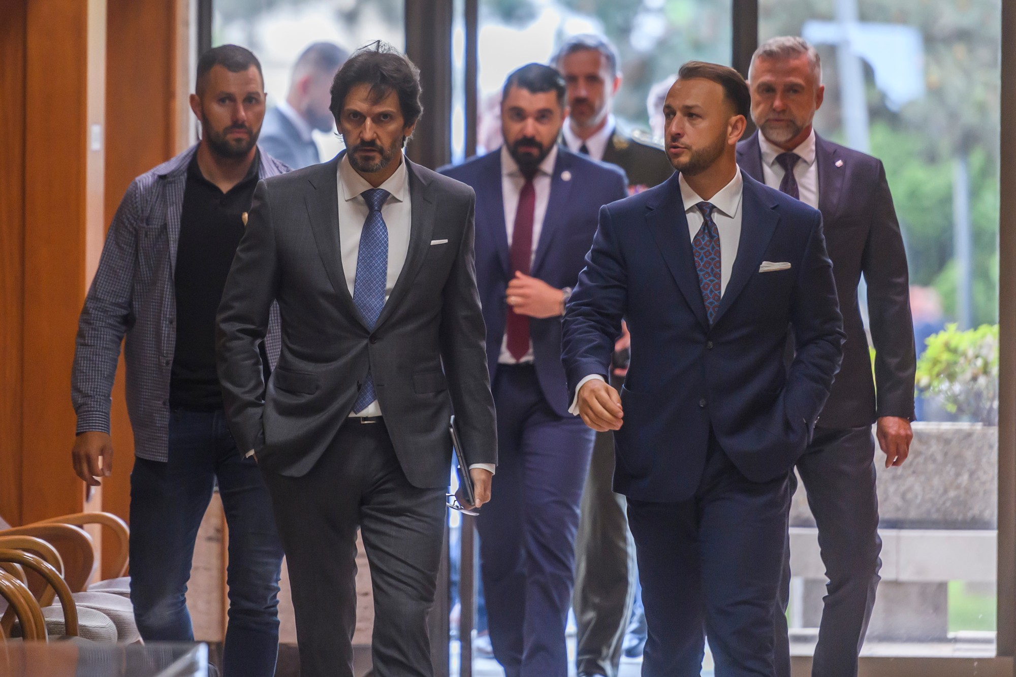 Tibor Gašpar (Smer-SD), Matúš Šutaj Eštok (Hlas-SD), Pavol Gašpar a Robert Kaliňák (Smer-SD) pred mimoriadnym zasadnutím Bezpečnostnej rady SR.