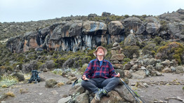 Túrázni kezdett, lefogyott és eldobta a pirulákat: meghódította a Kilimandzsárót a gödöllői nyugdíjas