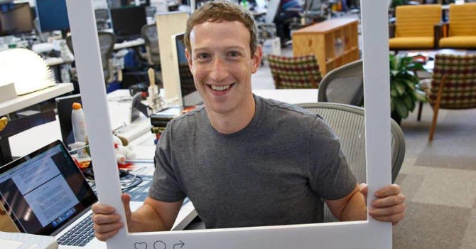 Sam Mark Zuckerberg wie, jak ważna jest prywatność i w swoim laptopie kamerę ma zaklejoną taśmą