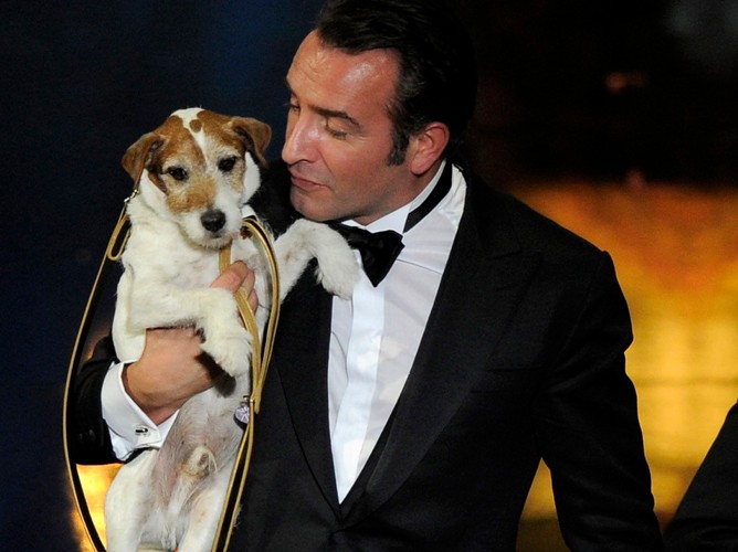 Jean Dujardin (najlepszy aktor w roli głównej) i psia gwiazda 'Artysty' – Uggie