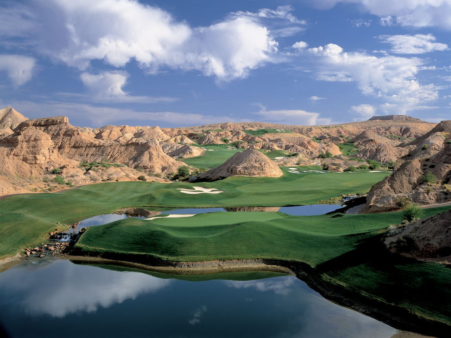 Wolf Creek Golf Club, located in Mesquite, Nevada, is often featured on best-of-golfing lists thanks to its unique canyon setting. Players are spoiled with 360-degree views, various elevation changes, and lush fairways amidst the rugged terrain.
