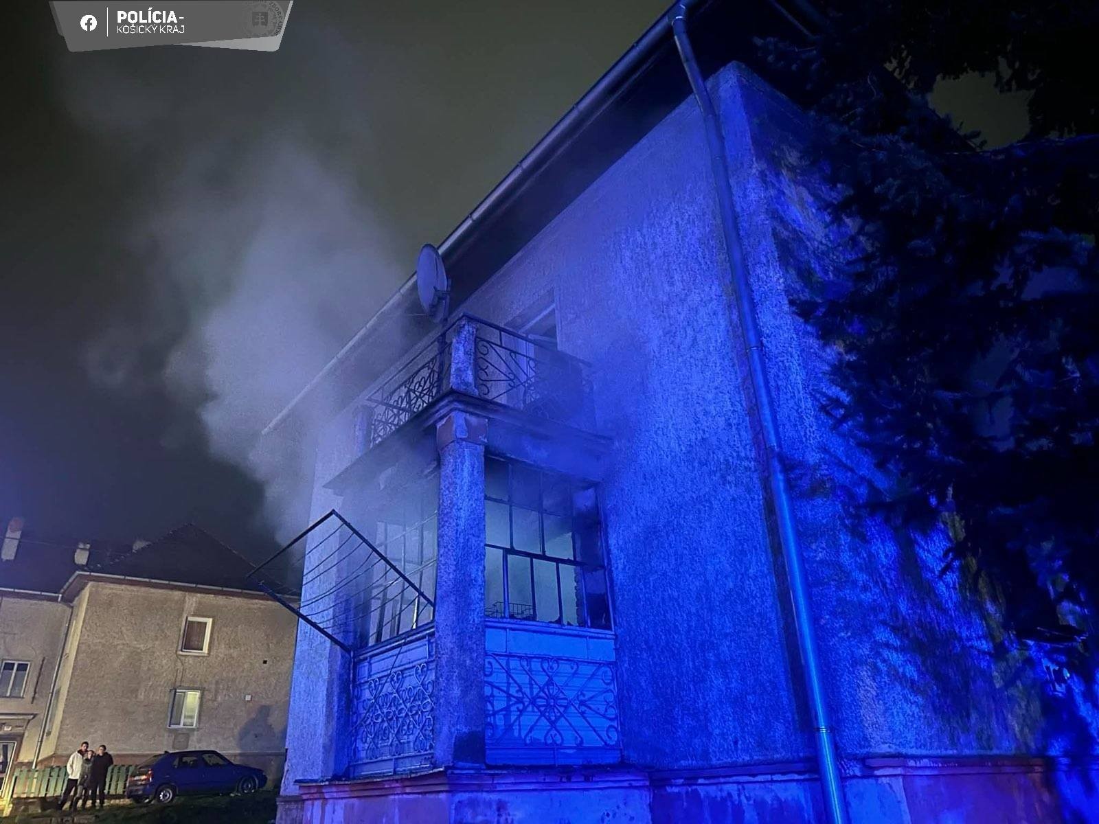 Požiar bytovky v Kráľovskom Chlmci. 