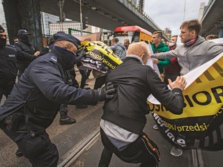 Protesty antyrządowe stają się cykliczne. Manifestanci często nie noszą masek i nie pilnują dystansu