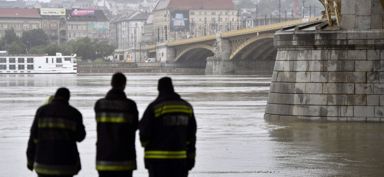 Węgry: poszukiwania zaginionych po zatonięciu statku na Dunaju