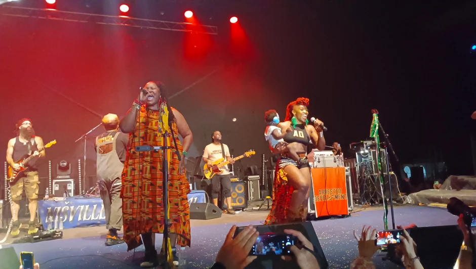 Arrested development nastupio na Nisvilu