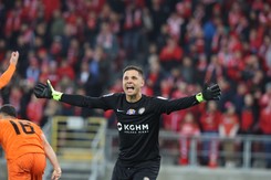 Sabotaż Gikiewicza w meczu z Widzewem. Bramkarz Zagłębia wyrzucił swój klub z Pucharu Polski