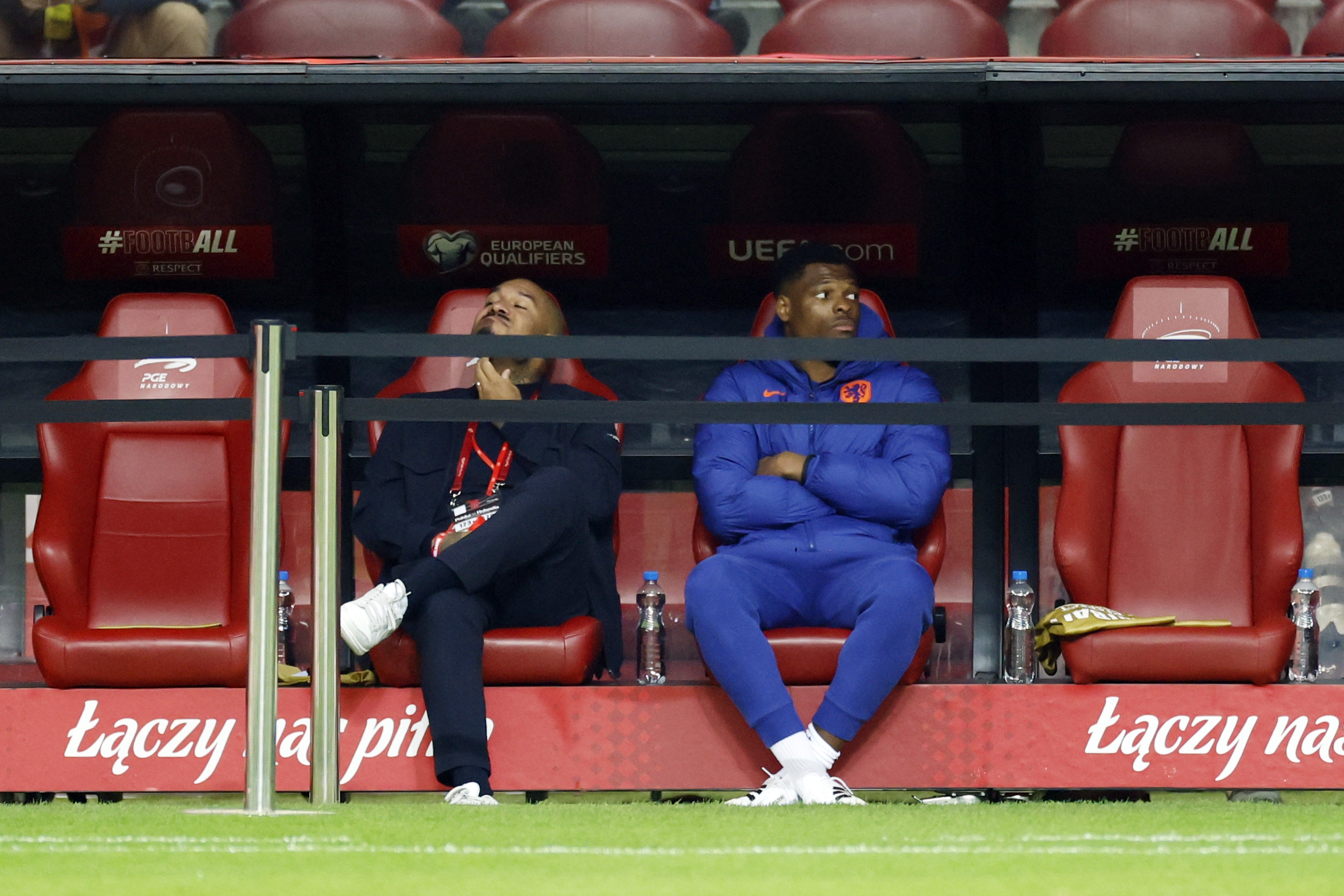 Dumfries haakt af bij Oranje vlak voor het duel met Litouwen