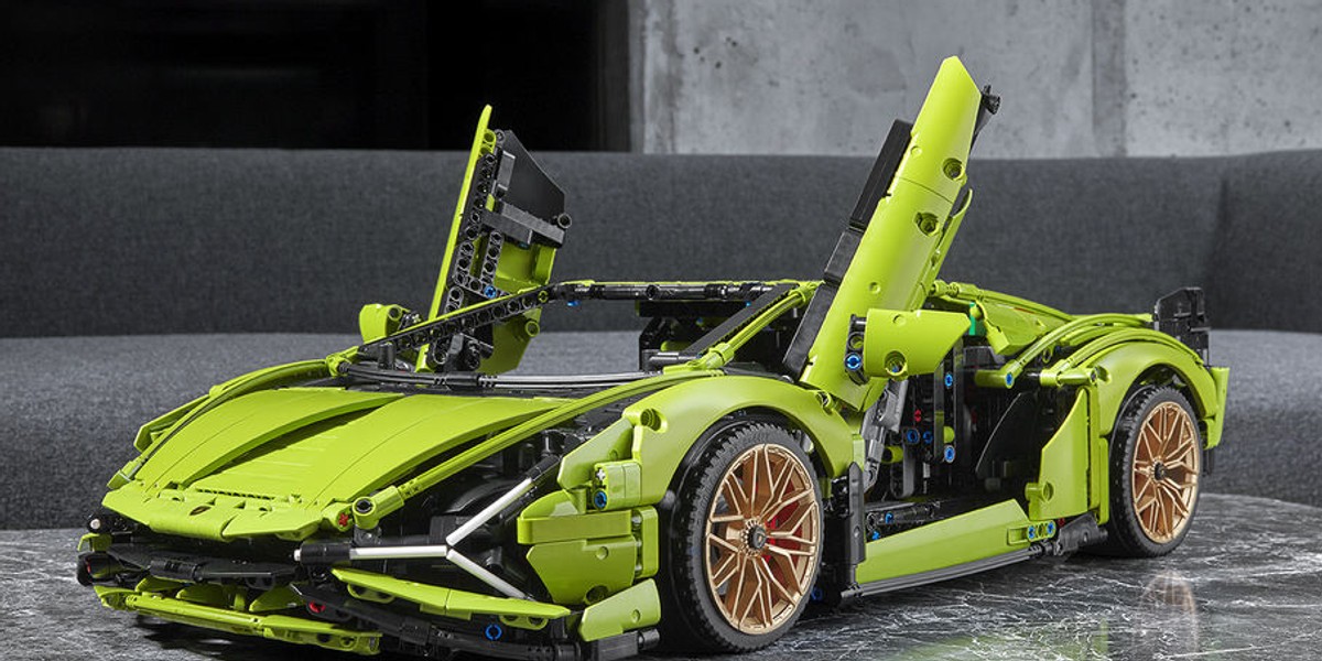 Lamborghini Sian FKP 37 to kolejny zestaw Lego wiernie odwzorowujący prawdziwy model znanej marki. Dołącza do kolekcji takich aut jak Bugatti Chiron i Porsche 911. 