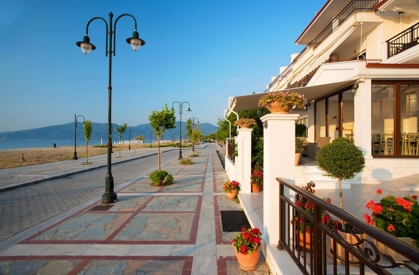 Nea Vrasna: Uređeno šetalište, kej, plaže...