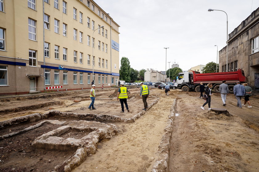 Pozostałości budynków zniszczonych podczas II wojny światowej odrywane są do dziś. Tu Łódź. Wojenne ślady odkryte w 2021 r.