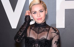 Stara miłość nie rdzewieje? Miley Cyrus wróciła do byłego narzeczonego