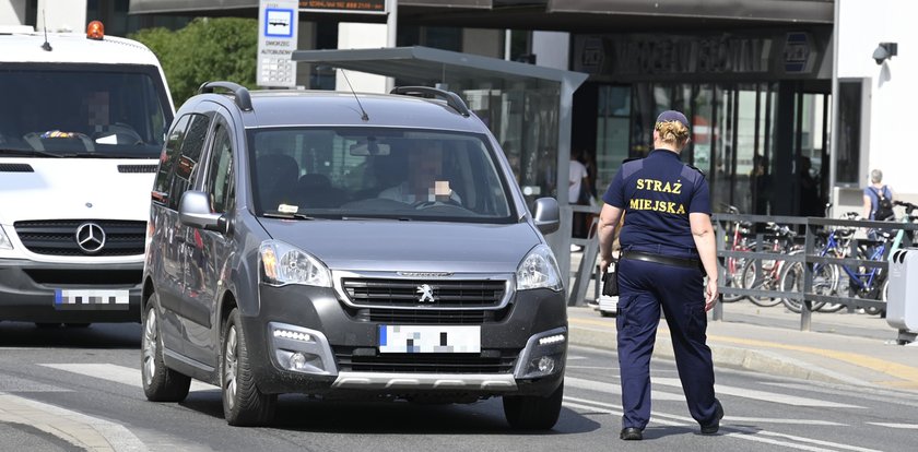 Radni opozycji krytykują straż miejską po artykule Faktu. "To niepokojące"