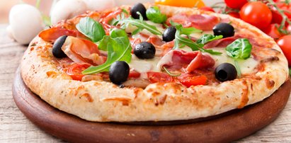 Pizza z patelni. Przepisy: pizza fit, bez jajek, bezglutenowa, wegańska