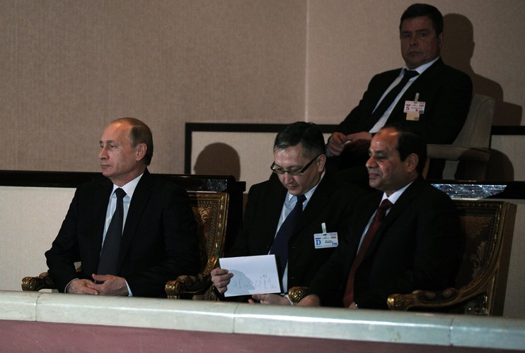 Prezydent Rosji Władimir Putin i prezydent Egiptu Abdel Fattah al-Sisi w operze w Kairze