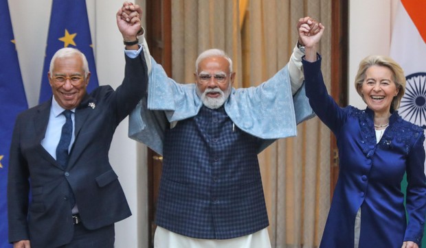 S leva na desno: Šef Evropskog saveta Antonio Košta, indijski premijer Narendra Modi i šefica Evropske komisije Ursula fon der Lajen u Delhiju | Foto: EPA/Shutterstock