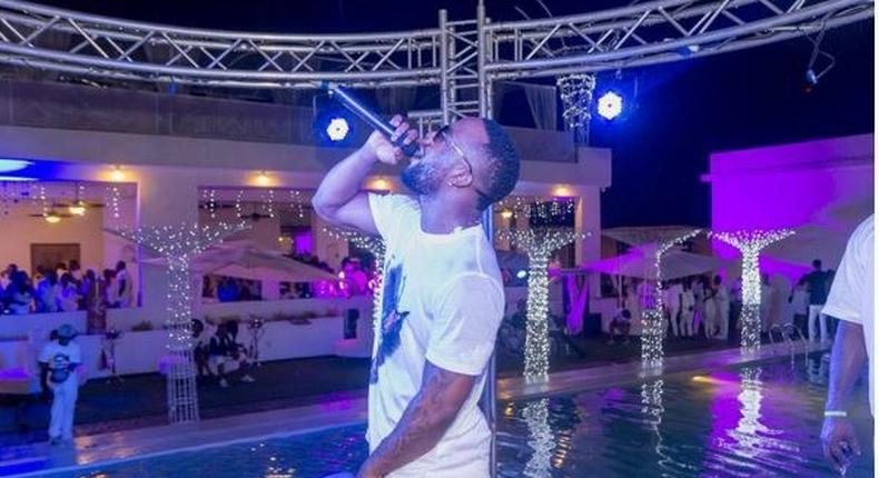 Iyanya performing at his white party