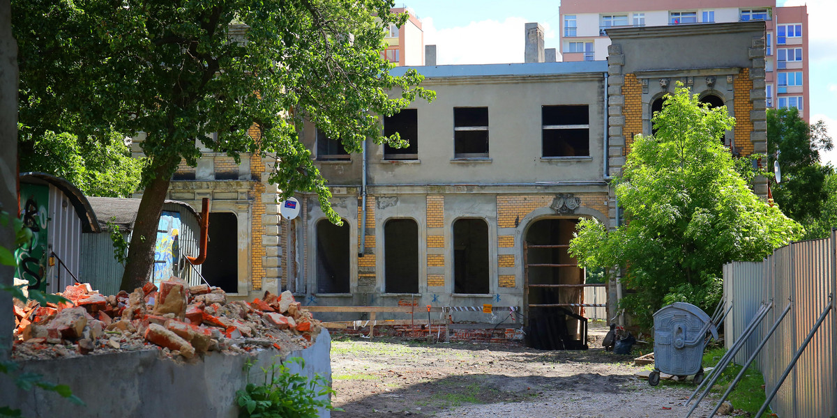 Budowa domu wielopokoleniowego opóźniona o osiem miesięcy 