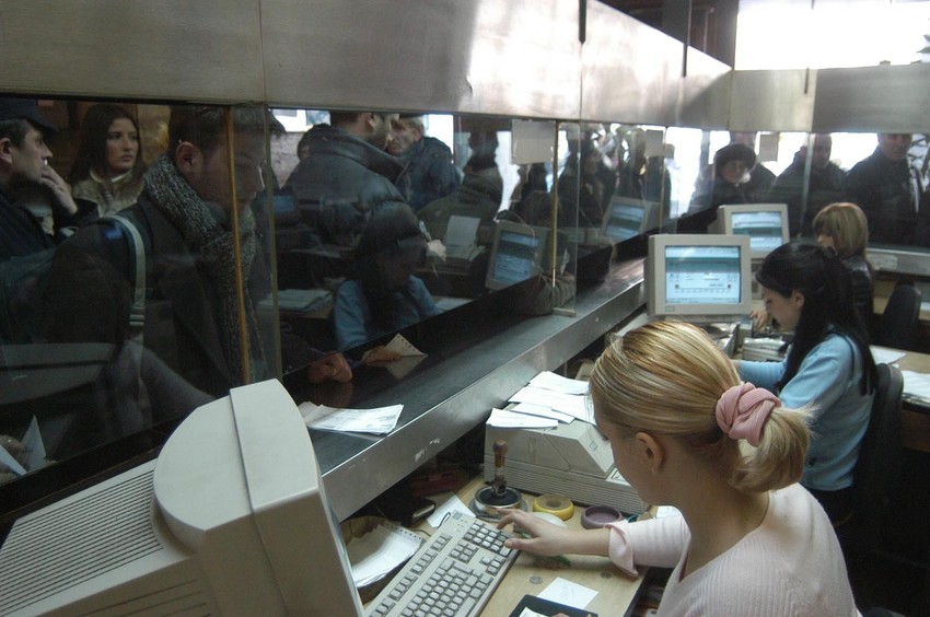 Zaobići gužve u poštama i bankama