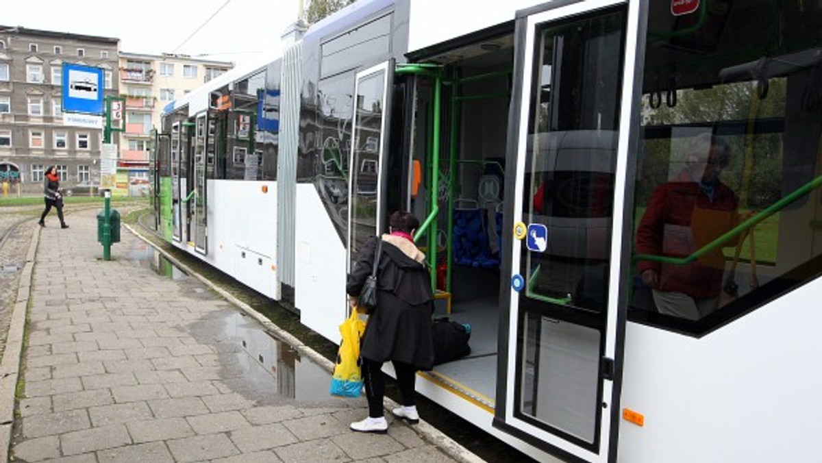 Tramwaj zadebiutował na linii nr 3, prowadził go pan Krzysztof Kukuła, motorniczy z 24-letnim stażem.