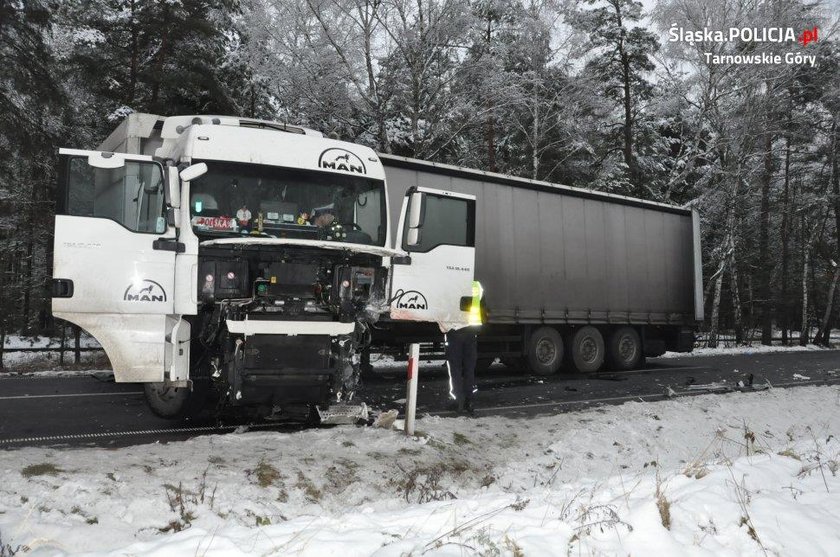 Wjechał autem pod ciężarówkę. Nie żyje