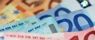 Rozdawał pieniądze na lotnisku na Majorce