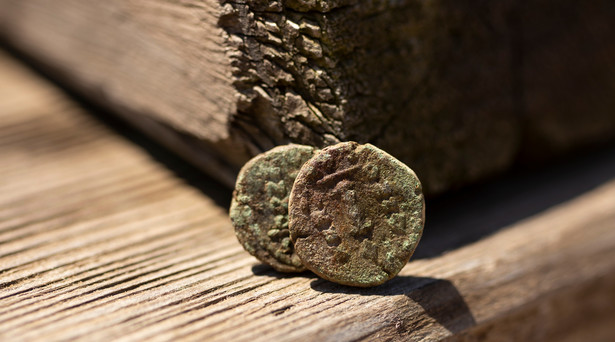 Złota moneta znaleziona w Norwegii ma ponad 1000 lat.