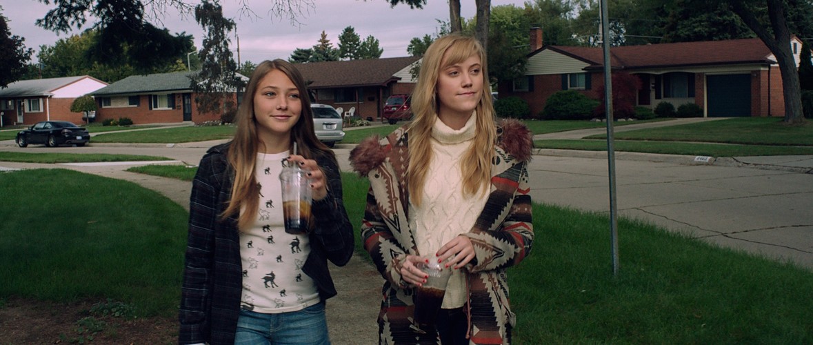 'Coś za mną chodzi' – kino, którym można się delektować