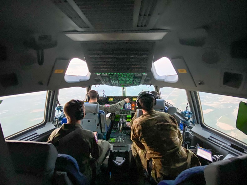 Kokpit samolotu C-17 Globemaster III.