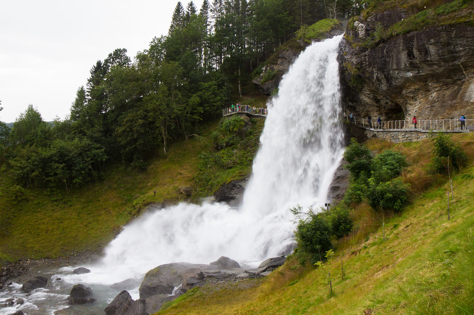 Wodospad Steinsdalfossen w Norwegii