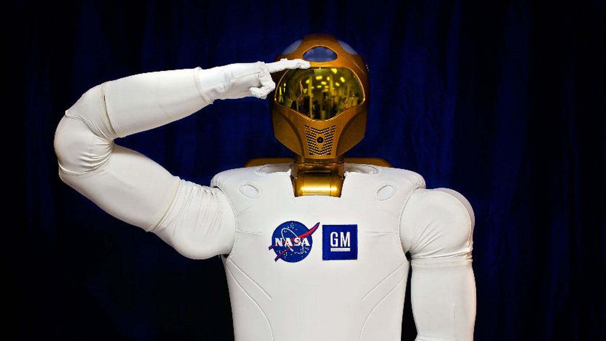 Prawie 200 osób z 15 krajów na świecie było już mieszkańcami Międzynarodowej Stacji Kosmicznej. Niebawem do stacji zawita pierwszy stały mieszkaniec, humanoidalny robot Robonaut 2 — wynika z informacji zamieszczonych na stronach amerykańskiej agencji kosmicznej NASA.
