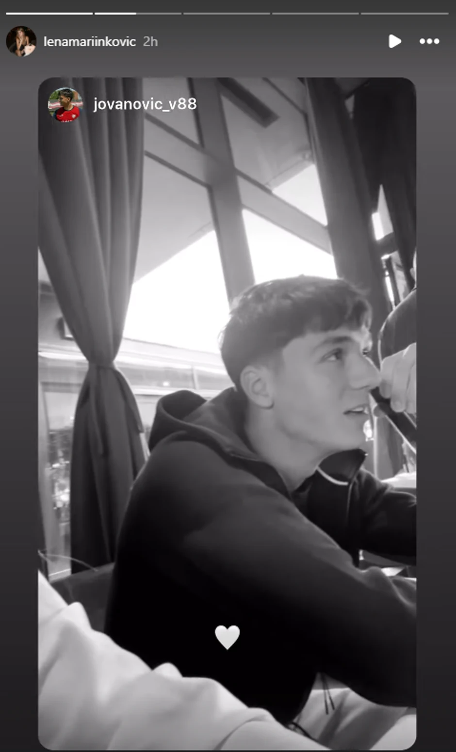 Lena uživa sa dečkom